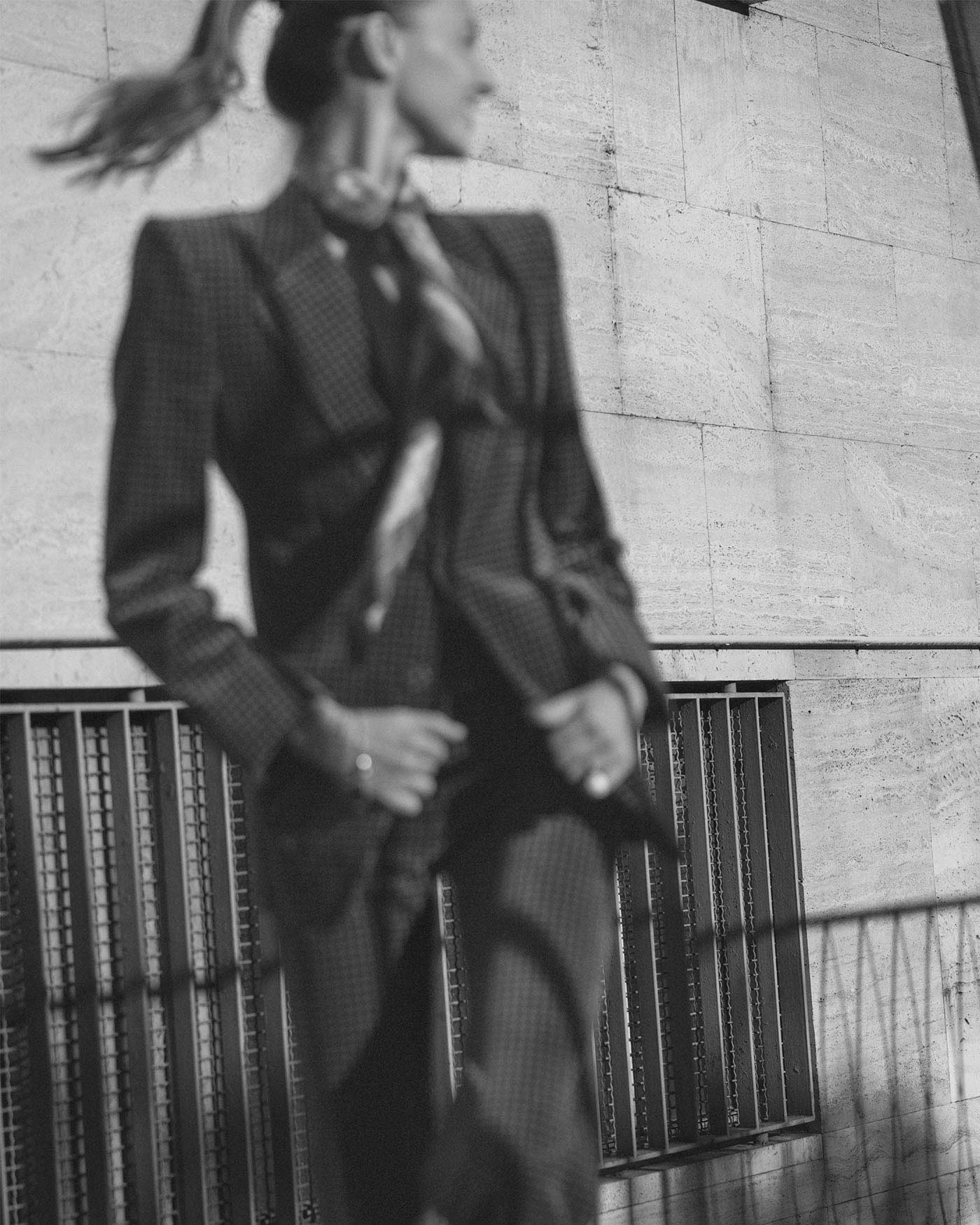 KATIA_GUCCI_SUIT_3_bw